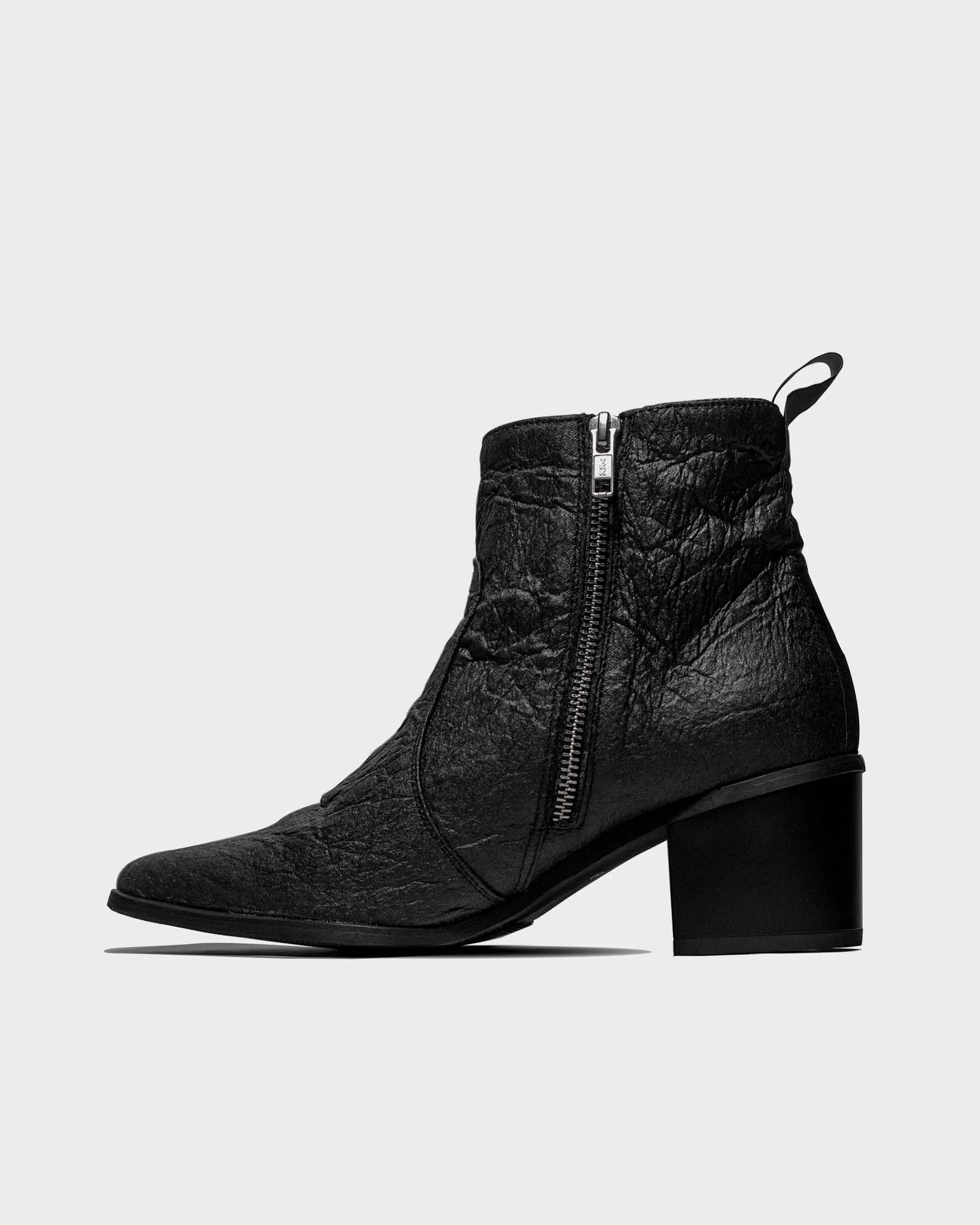 Swan No.1 Pina Boots Pinatex Black