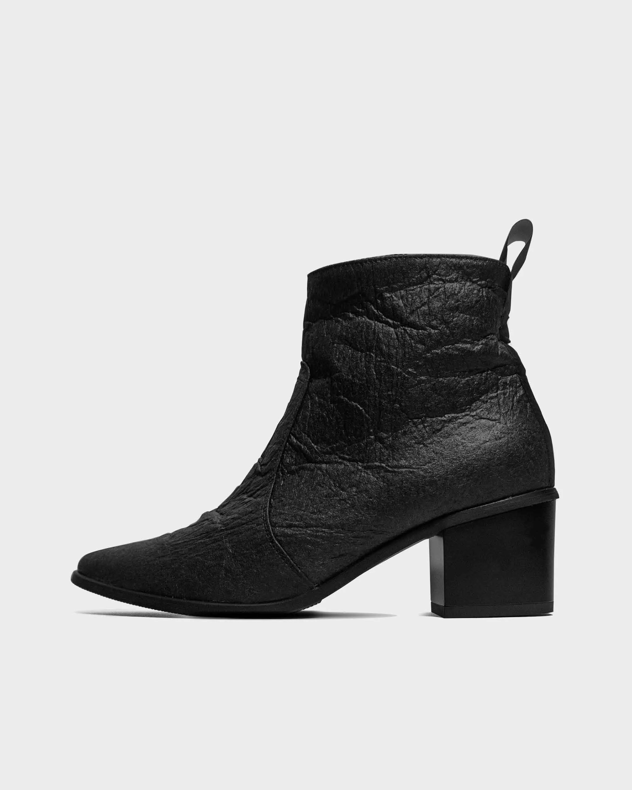 Swan No.1 Pina Boots Pinatex Black