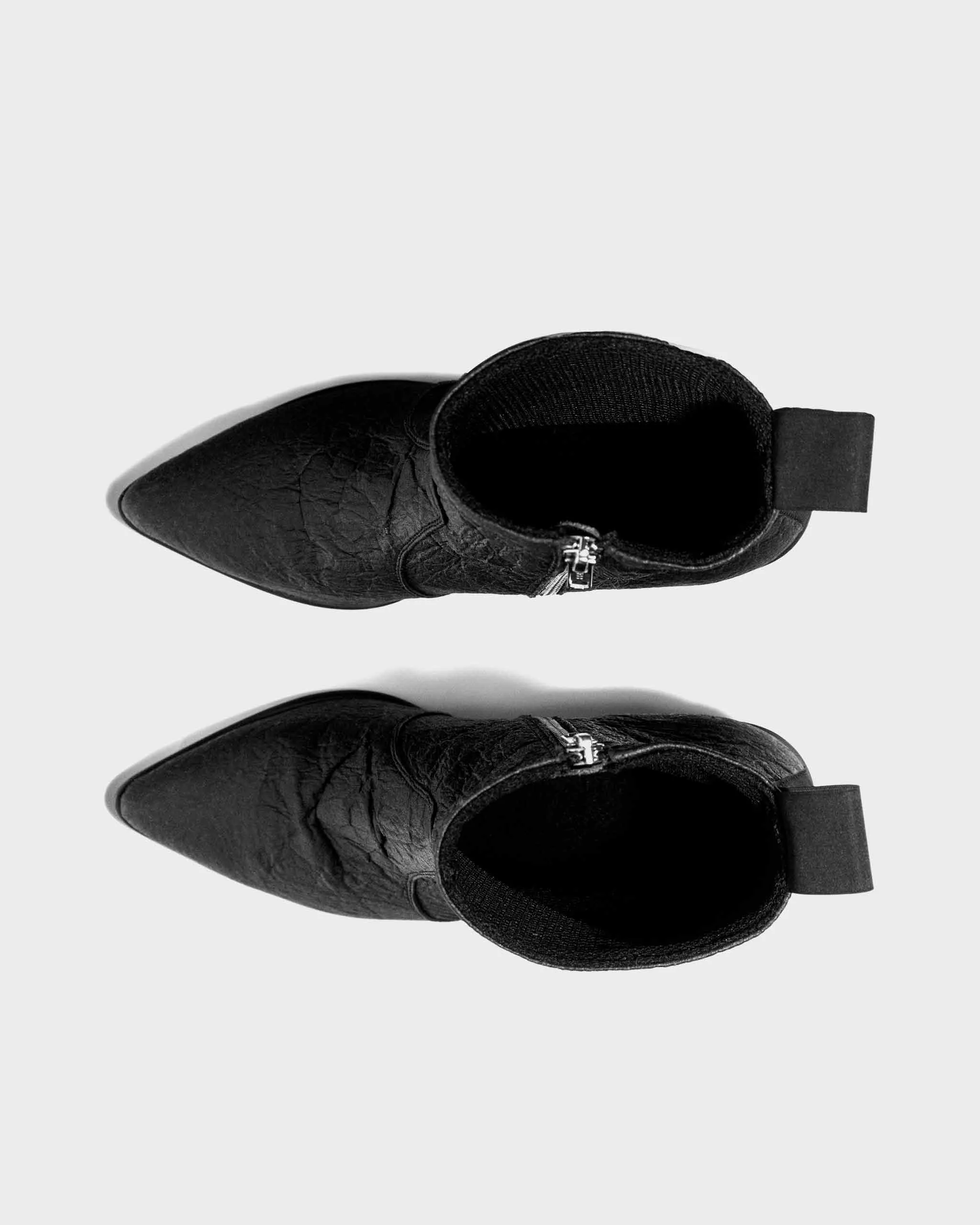 Swan No.1 Pina Boots Pinatex Black