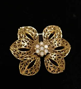 VINTAGE GOLD TONE PIERCED METAL MOONSTONE LOOK PIN BROACH