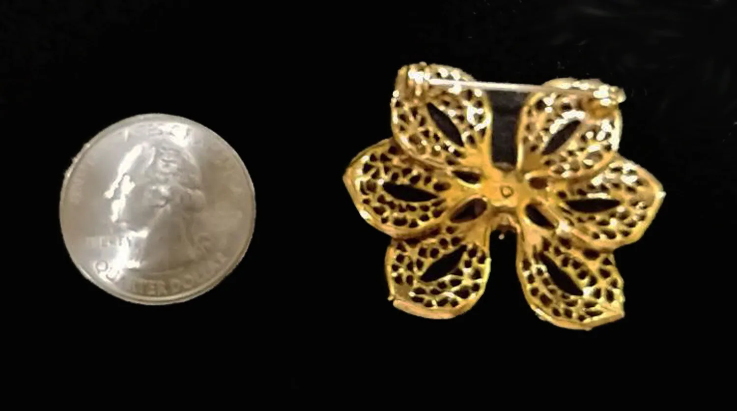 VINTAGE GOLD TONE PIERCED METAL MOONSTONE LOOK PIN BROACH